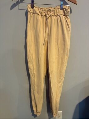 lululemon athletica Men's Drawstring Joggers in Light cream/ Yellow